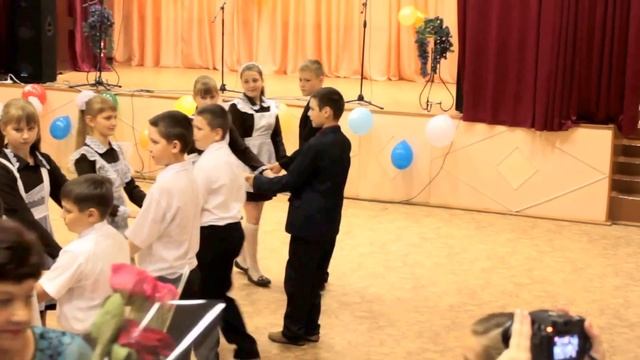 Выпускной. Вальс. (4 класс) смотреть онлайн