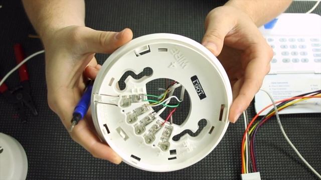 System Sensor RRS-MOD installation on DSC NEO System with 2-wire and 4-wire Smoke Detector Setups смотреть онлайн
