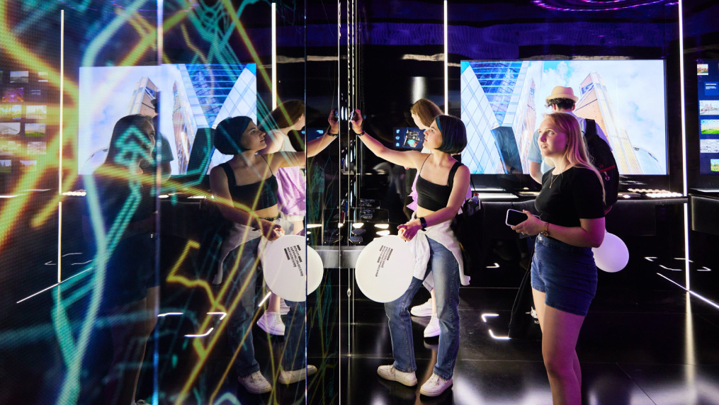 Павильон «Куб» в «Лужниках» смотреть онлайн