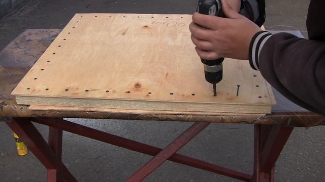 Складной стол своими руками для отдыха на природе // DIY folding table for outdoor recreation смотреть онлайн