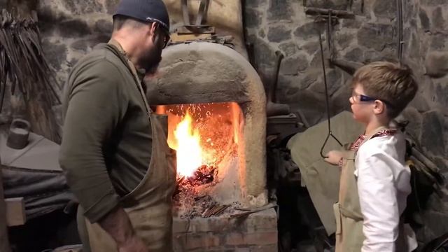 Денежная мышка своими руками. Как ковать металл! смотреть онлайн