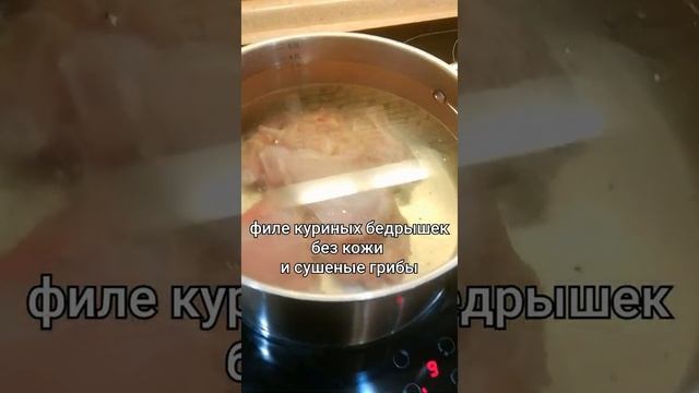 Племянница помогла собрать грибы на супчик.