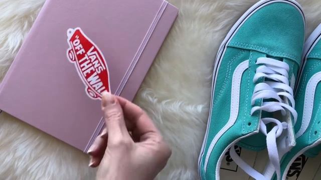 Распаковка классических Vans смотреть онлайн
