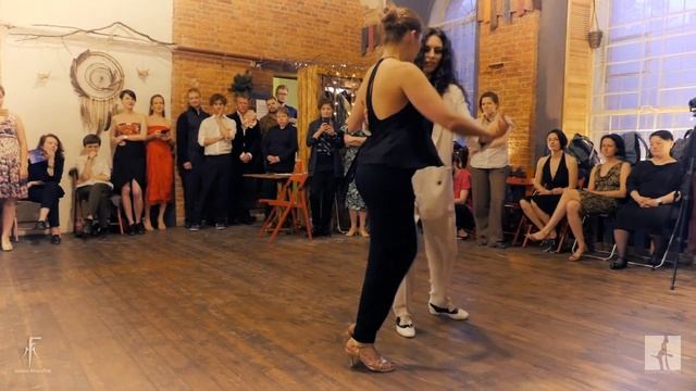 Marina Ventarron & Anna Morisot -- Tango 'Historia de Amor' смотреть онлайн