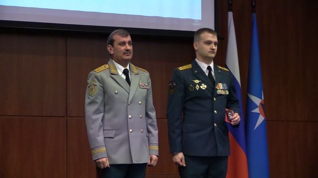 Свердловских спасателей наградили в преддверии Дня защитника Отечества смотреть онлайн