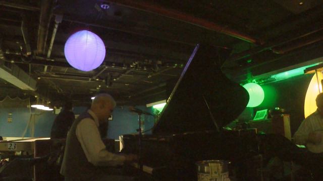 "RHYTHM KING": JON-ERIK KELLSO / TERRY WALDO'S GOTHAM CITY BAND (March 13, 2016) смотреть онлайн