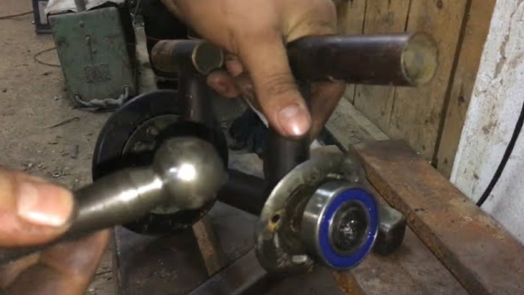 Замена подшипников в катках на снегоходе буран