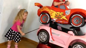 Bad Baby ПРЕВРАЩЕНИЕ Автопарка в БАШНЮ Вредные Детки Magic Little Driver on Powe