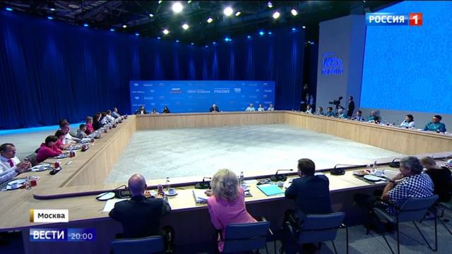 Президент России Владимир Путин встретился с финалистами конкурса «Это у нас семейное» смотреть онлайн