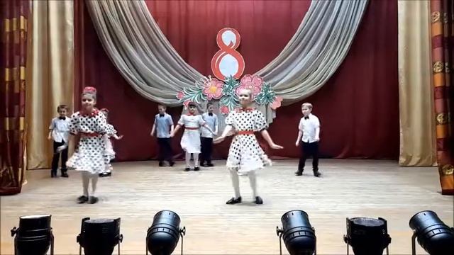 танец Сегодня праздник у девчат смотреть онлайн