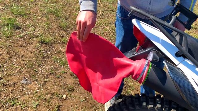 EXPERIMENT: BIG BALLOON vs MOTORCYCLE смотреть онлайн