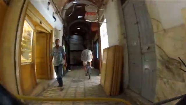 Тунис на велосипеде по старому городу. смотреть онлайн