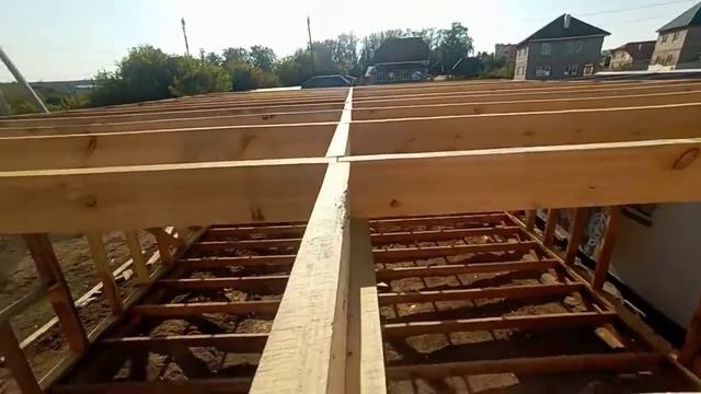 Каркасный дом | Как установить лаги и стропила