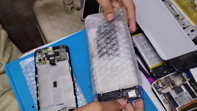 Замена экрана Restoring Tecno Smartphone Cracked Phone Restoration смотреть онлайн