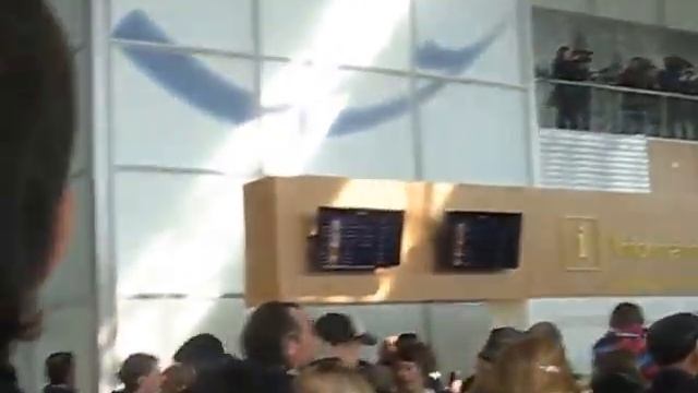 "Ода к радости" в Харьковском аэропорту смотреть онлайн