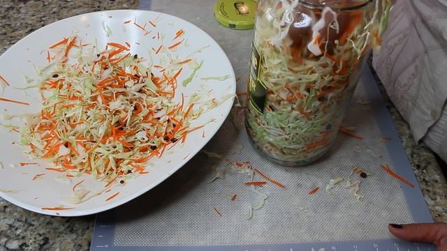 Sauerkraut Russian Style in The Jar! Капуста, квашеная в банке! смотреть онлайн