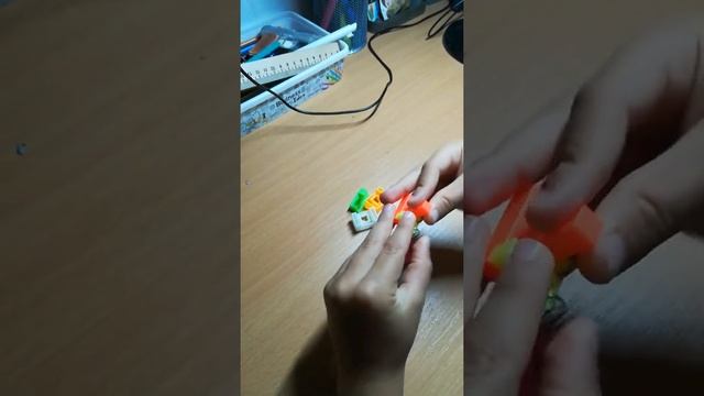 Как собрать разноцветный кубик-брелок смотреть онлайн
