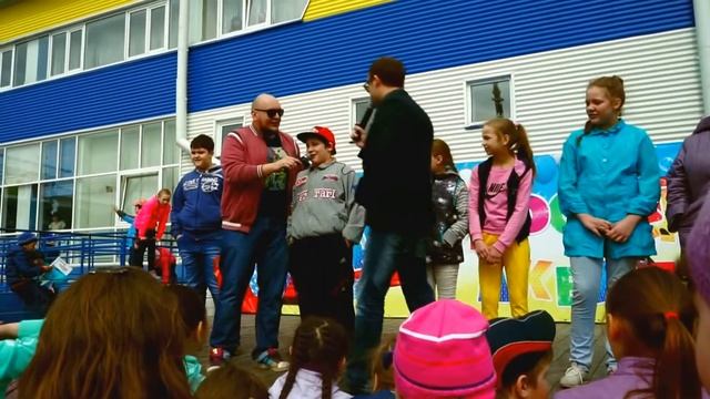 День рождения АкваРИО. Нам 1 год. Праздник на площади перед аквапарком. (Брат дай бит!) смотреть онлайн