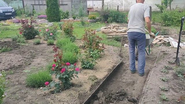 Встреча внуков! Начали делать дорожку вдоль роз! Собираем и укладываем цыплят! смотреть онлайн