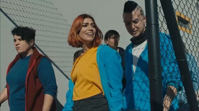 Kudret ve Azra Kavgası Başlasın - Avlu 1. Bölüm смотреть онлайн