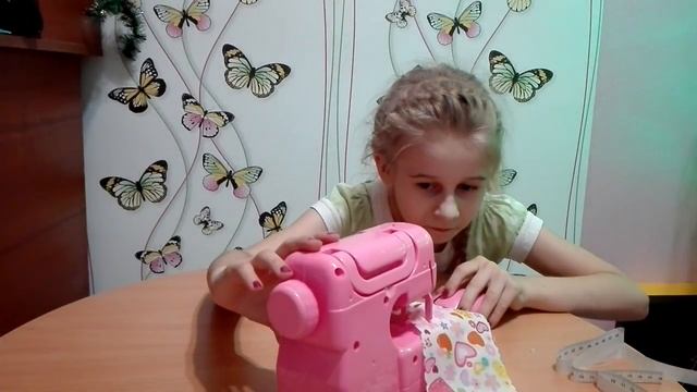 Детская швейная машинка распаковка подарков на Новый Год#1 смотреть онлайн