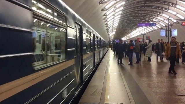 "На поезд в сторону станции Звенигородская посадки нет" смотреть онлайн