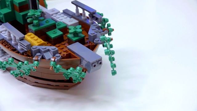 ЛЕГО MINECRAFT КОРАБЛЬ ДЛЯ ВЫЖИВАНИЯ В ВОДНОМ МИРЕ смотреть онлайн