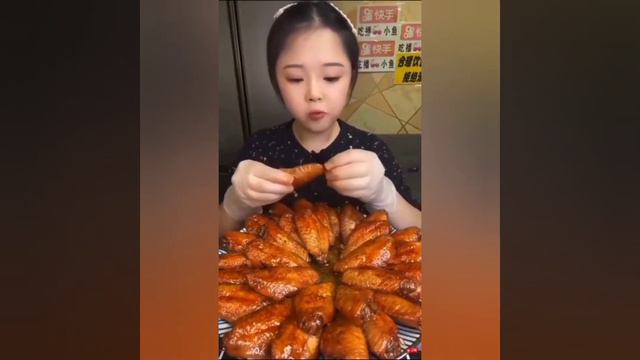 КИТАЙЦЫ ЕДЯТ НА КАМЕРУ 👌👌👌