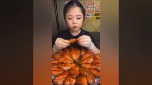 КИТАЙЦЫ ЕДЯТ НА КАМЕРУ 👌👌👌