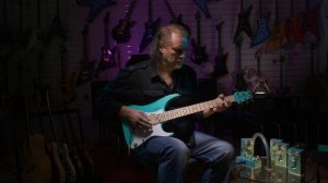 Владимир Холстинин сравнивает большую и маленькую Рыбку Тынку (через свою именную педаль)