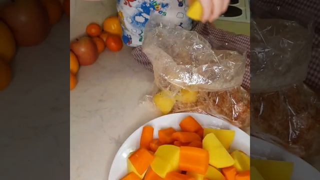 Еда для малоежки. Рёбрышки с картофелем и морковью в духовке. смотреть онлайн