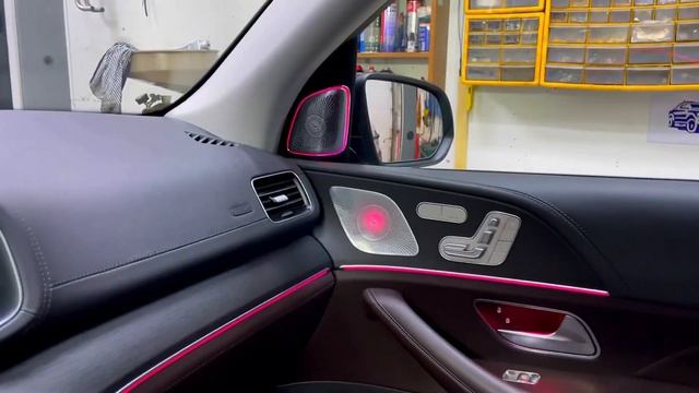 Накладки на динамики передних дверей Mercedes GLS W167. смотреть онлайн