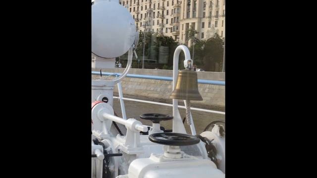 Прогулка по Москве реке смотреть онлайн