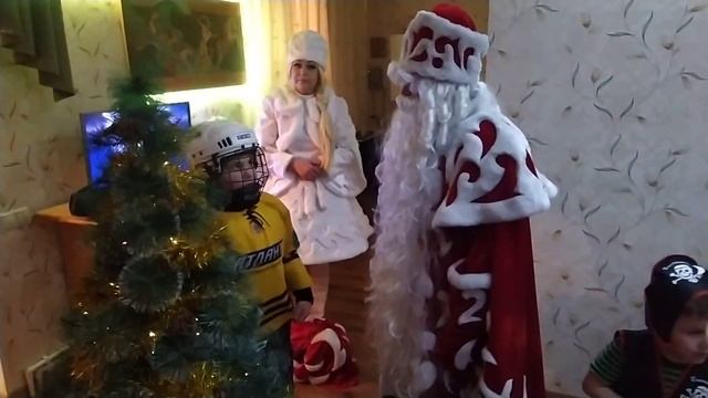 Дедушка Мороз и Снегурочка у нас в гостях! 4 часть. смотреть онлайн