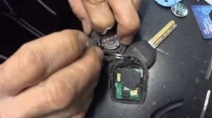 Как заменить батарейку в автомобильном ключе Ford Mondeo