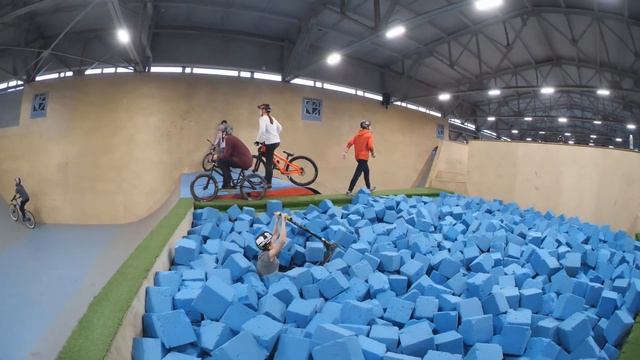 трюки на самокате - @rampstroy_house skatepark смотреть онлайн