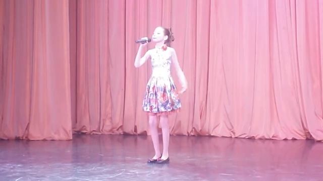Nastya Gross поет смотреть онлайн