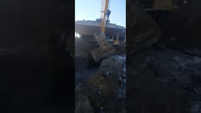 Кусочек колонны весом 18 тонн. Автокран XCMG 25 k5 смотреть онлайн