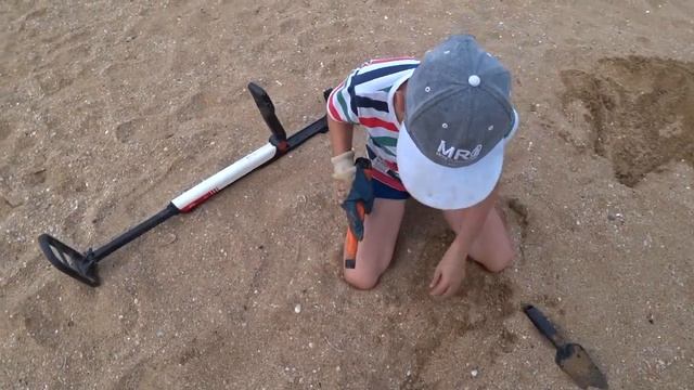 Температура воды 15 градусов в Крыму лето 2018! Пляжный коп СЕРЕБРО! УРААА! смотреть онлайн