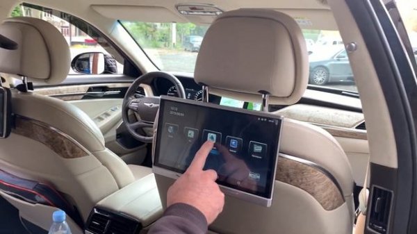 Genesis G90 - заменили монитор для задних пассажиров