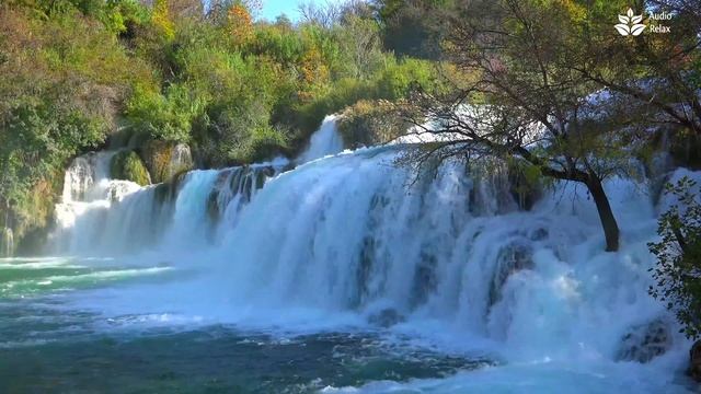 Beautiful raging waterfalls flow through the mountains of Croatia. 10 hours white noise. смотреть онлайн