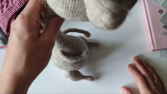 Готовые работы. Комбинезон и чепчик для малыша, жираф и зайчик крючком смотреть онлайн