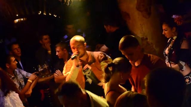 Маркиз приглашает на медленный танец. смотреть онлайн