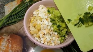 Салат с картофелем, огурцом и яйцом