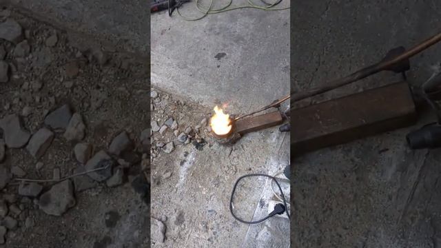 Бездымная горелка на отработанном масле #печь #отработка #бездыма смотреть онлайн