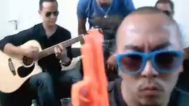 Henri Tong Le Lazy Song смотреть онлайн