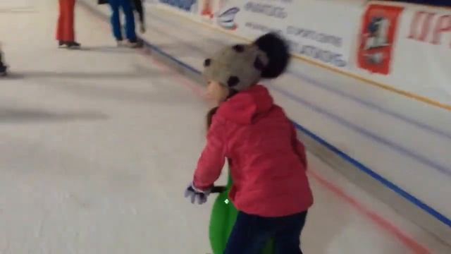 Ксения. Каток в Крылатском смотреть онлайн