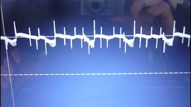 Не снимайте клемму с аккумулятора при работающем двигателе. смотреть онлайн