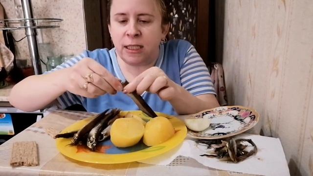 МУКБАНГ/ЖРУ Мойву как могу/С Костями и КАКАМИ?/СВИНЬЯ отдыхает?/СЛАБОНЕРВНЫМ НЕ СМОТРЕТЬ. #mukbang смотреть онлайн