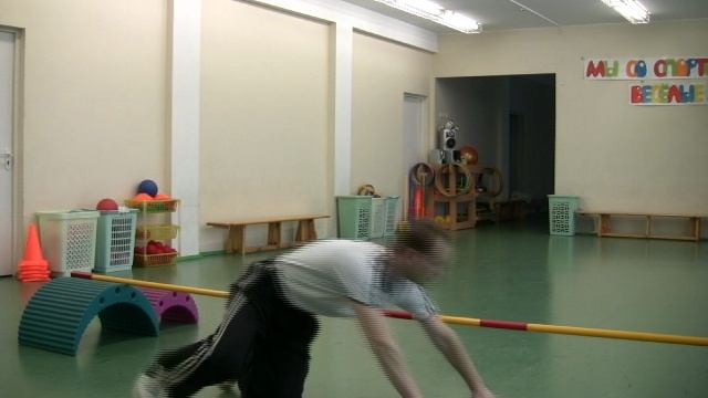 Подлезаем под препятствие смотреть онлайн